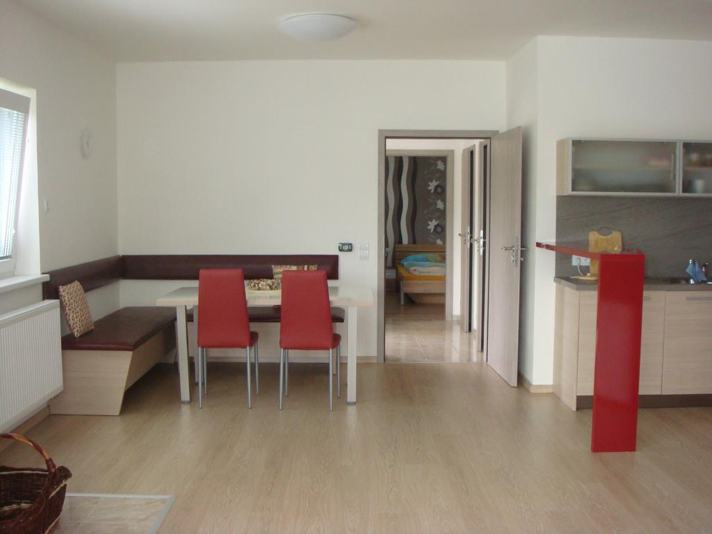 Apartman Kurdejov Hustopeče Стая снимка